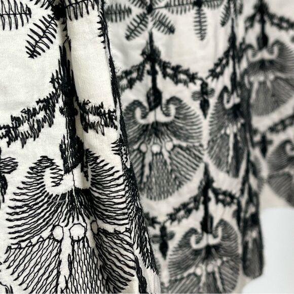 T. Tahari Black / White Embroidery Pleated Lined A-Line Skirt Size 14 - Picture 9 of 10